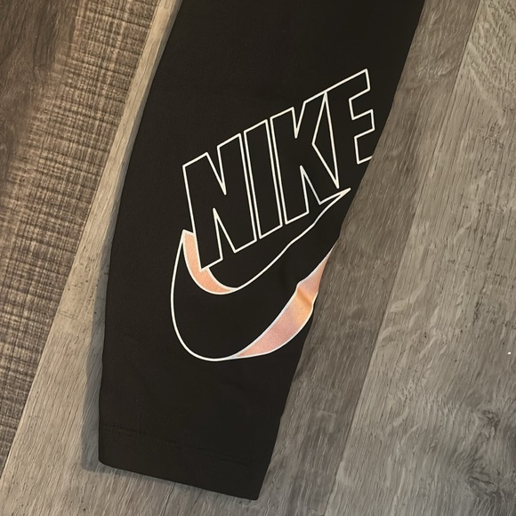 ⭐️ NWT Nike Leggings - Picture 2 of 4